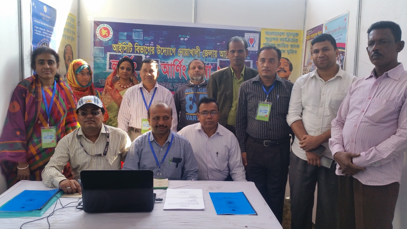 Noakhali District Social Service Officer Md. Abdur Rahman visited the stall at the Learning and Learning Fair organized by Noakhali District ICT Department at Noakhali University of Science and Technology. Begumganj-Sonaimuri Education and Health Development Foundation Chairman Mohammad Gias Uddin Mithu.