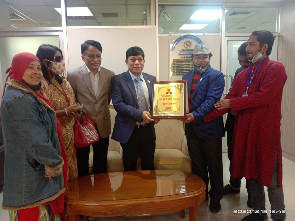 Md. Gias Uddin Mithu, Chairman, Begumganj-Sonaimuri Education Health Foundation, presented with an honorary memen to Mohammad Belayet Hossain, Secretary, Bridges for being elected President of the Executive Committee of the Noakhali Officers' Forum, Greater Noakhali.