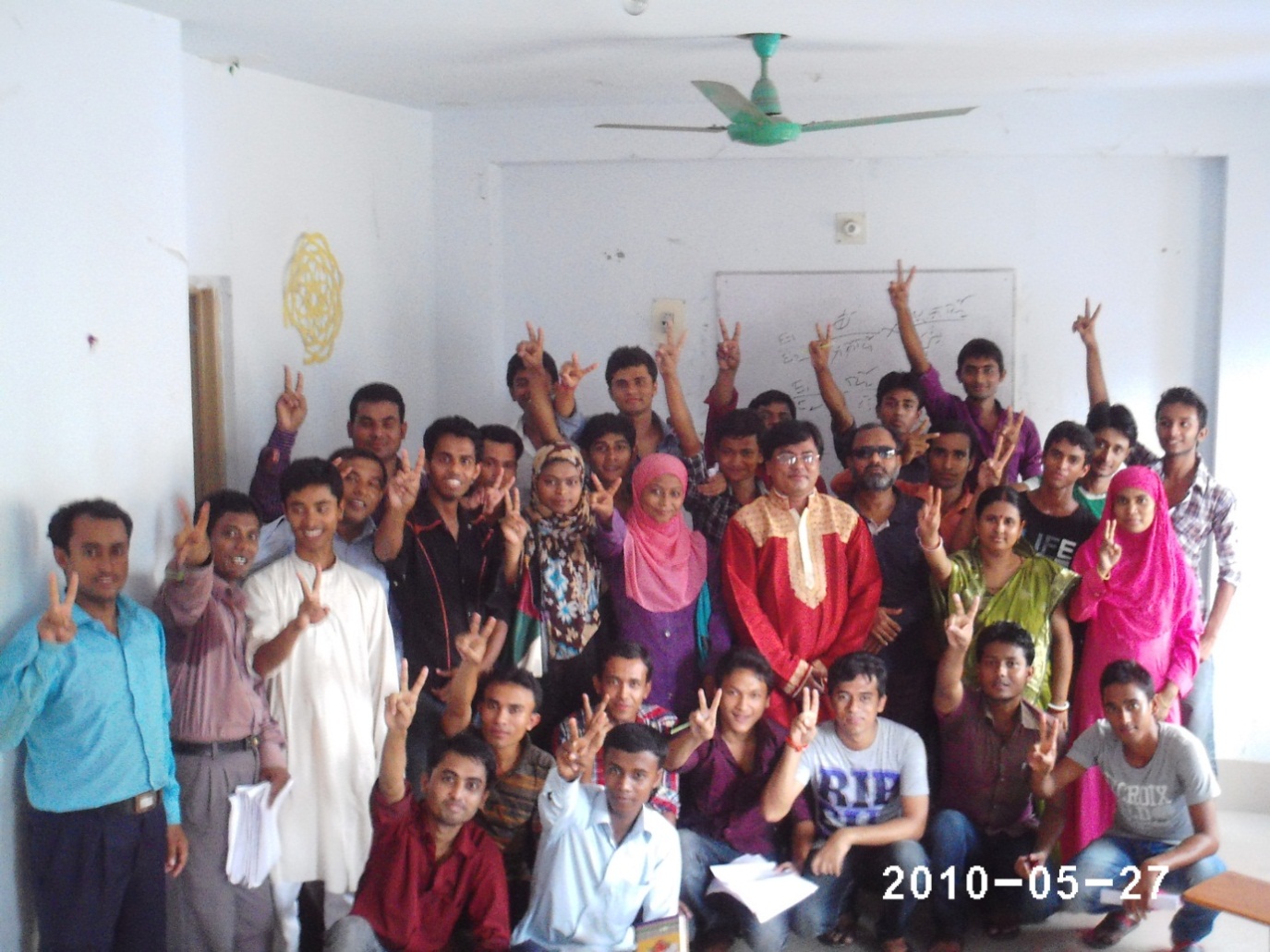In the Pictrue- Following the completion of the examination of the Freelancing department, Chairman of Begamganj-Sonaimuri Shikkha O Sastha Unnayan Foundation and Begumganj Technical and Computer Institute Principal Gias Uddin Mithu is seen with the students.
