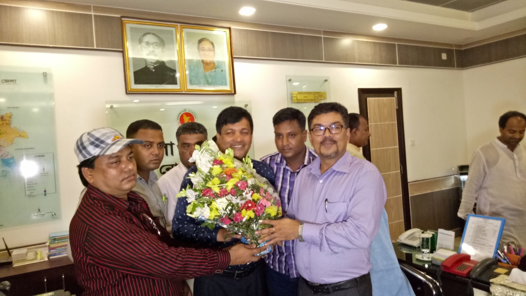 In the Picture- Chairman of Begamganj-Sonaimuri Shikkha O Sastha Unnayan Foundation Md. Giash Uddin Mithu with Noakhali Deputy Commissioner Tonmoy Das.