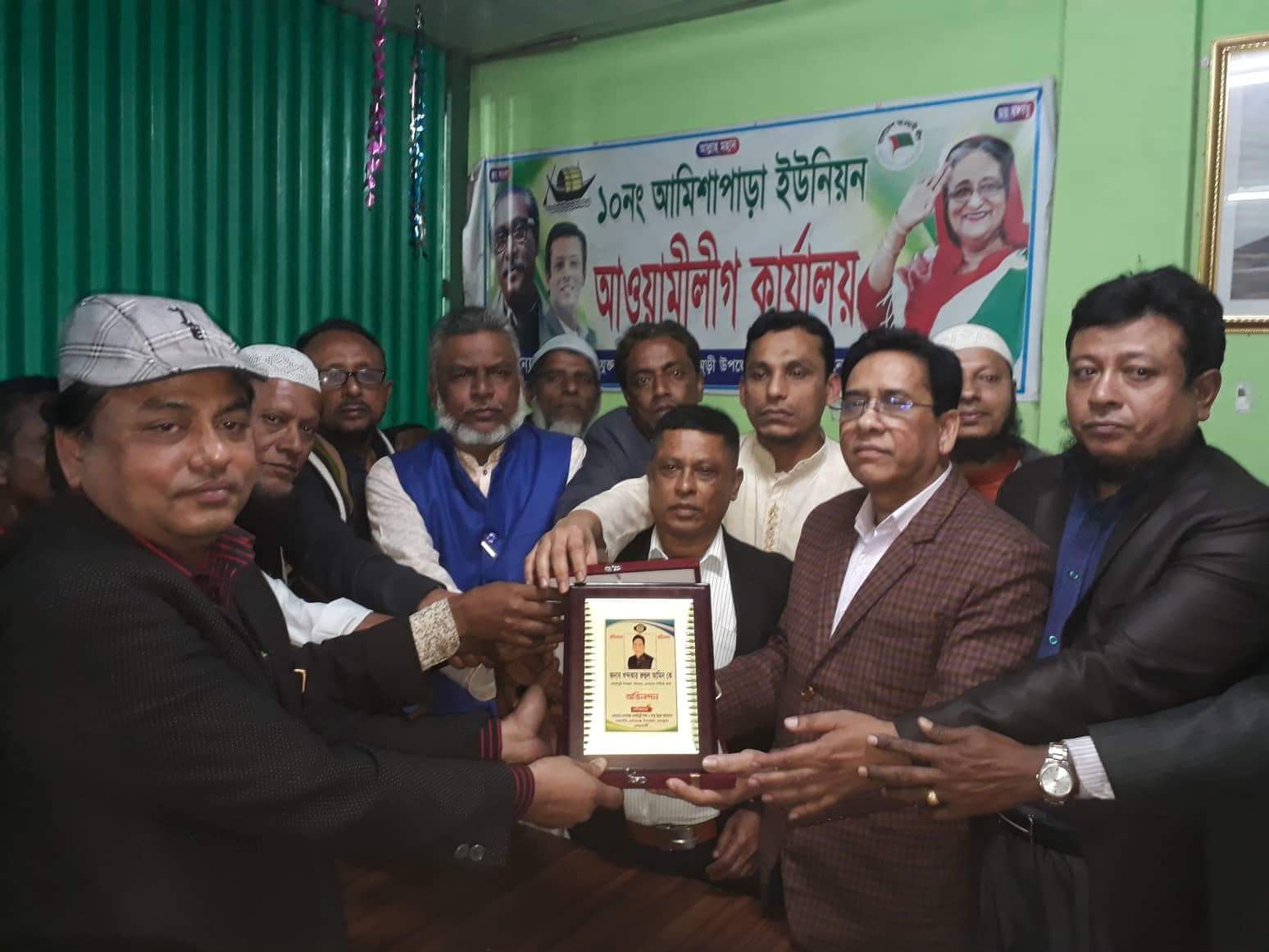 In the picture- Foundation Chairman Gias Uddin Mithu handed over the honor crest to Sonamuri Upazila Chairman Khandaker Ruhul Amin on behalf of the Foundation.